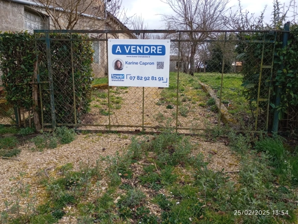 Terrain constructible de 1170 m² à Joussé avec cabane et arbres fruitiers