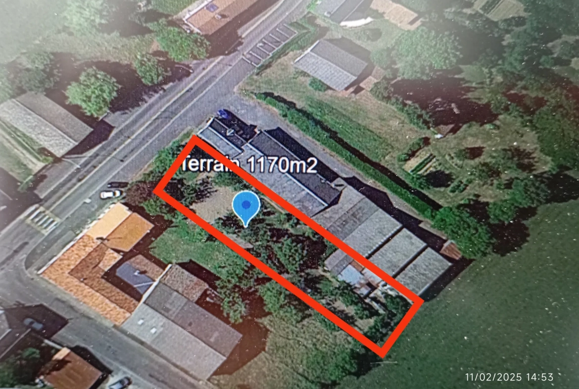 Terrain constructible de 1170 m² à Joussé avec cabane et arbres fruitiers 
