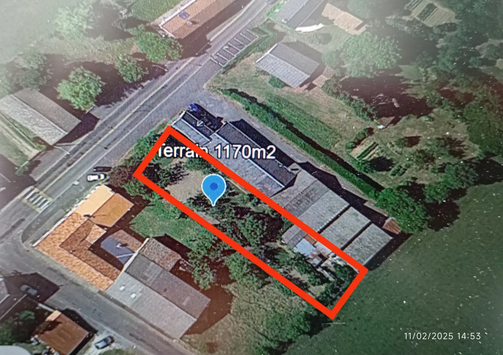 Terrain constructible de 1170 m² à Joussé avec cabane et arbres fruitiers 