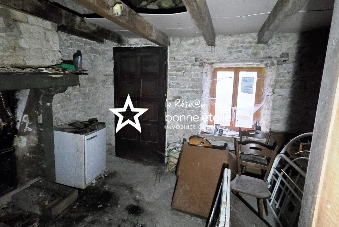Maison en pierre à rénover à Noidant-le-Rocheux proche de Langres avec dépendances 
