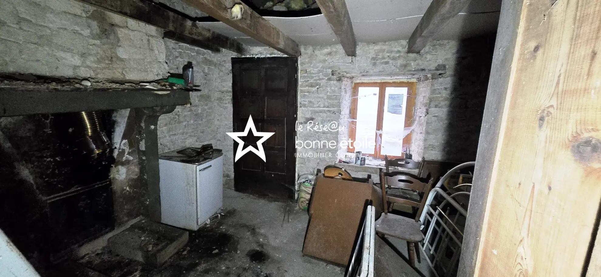 Maison en pierre à rénover à Noidant-le-Rocheux proche de Langres avec dépendances 