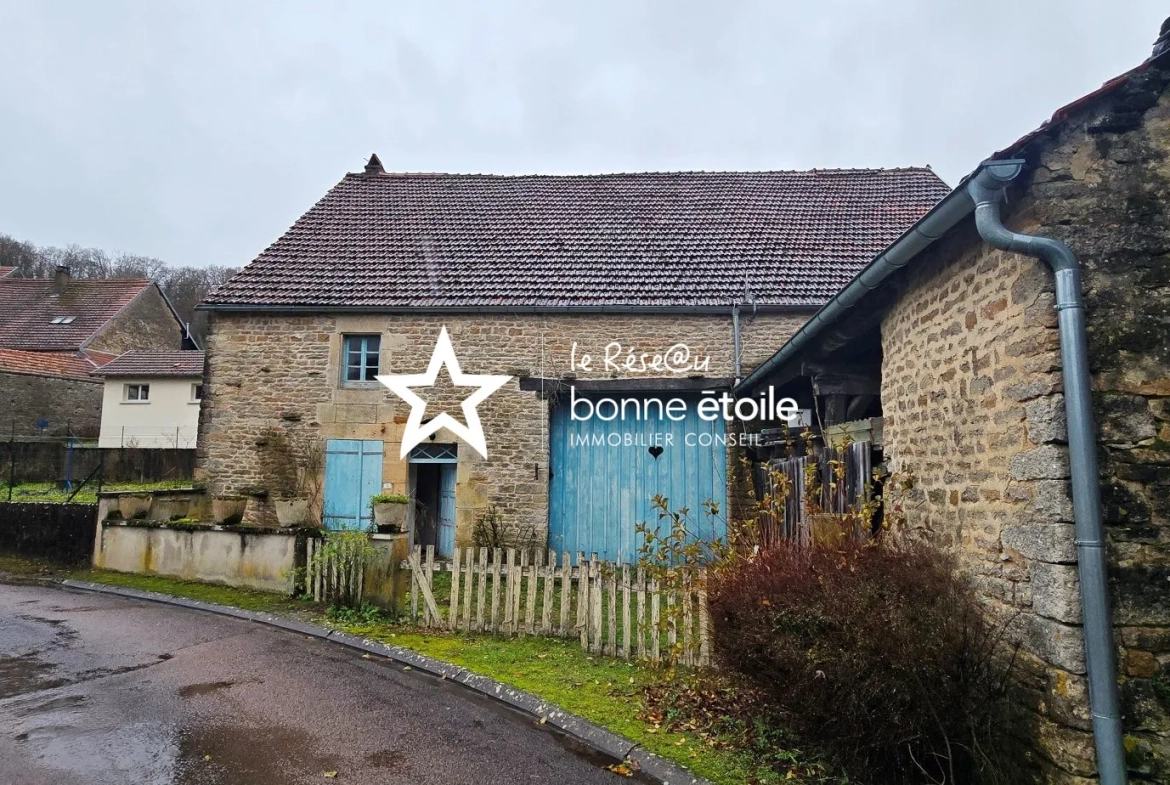 Maison en pierre à rénover à Noidant-le-Rocheux proche de Langres avec dépendances 