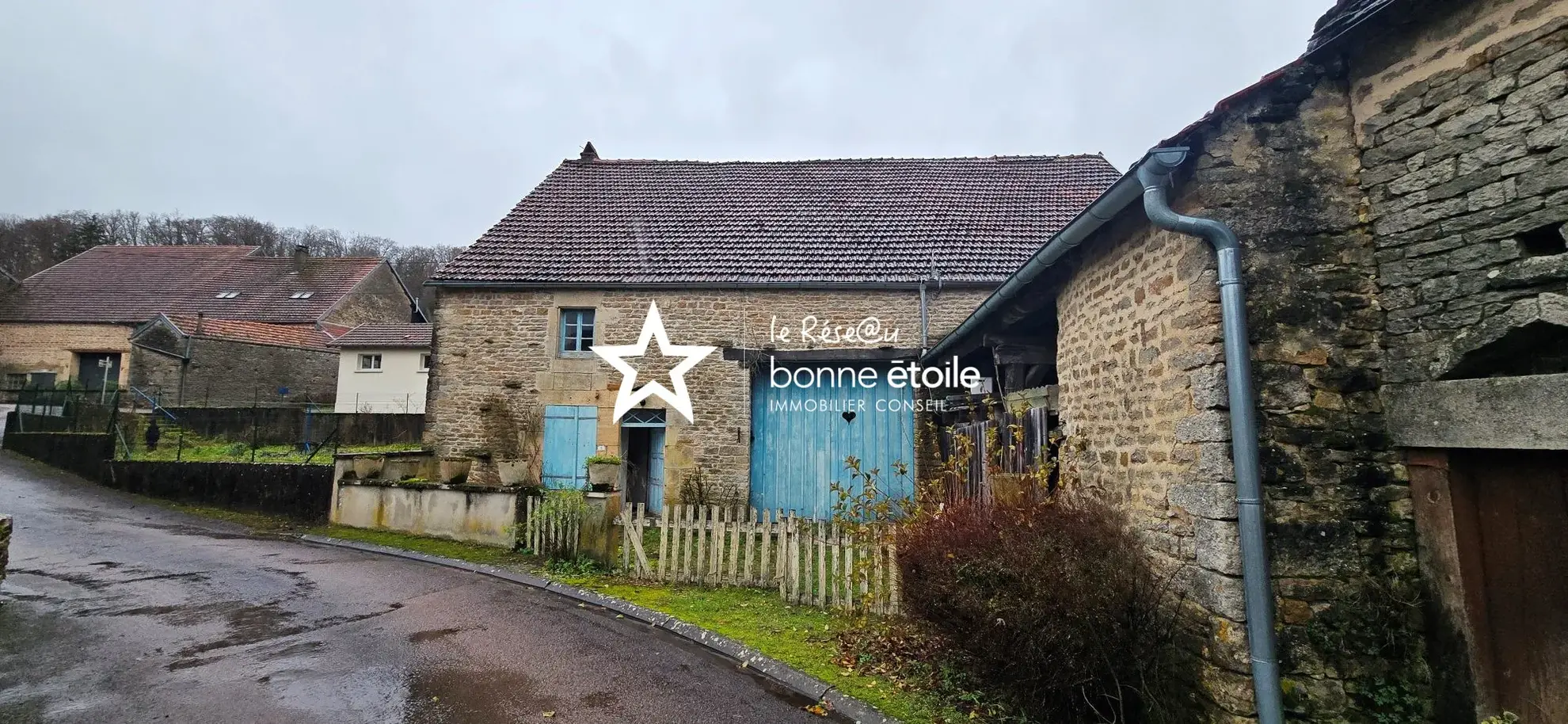 Maison en pierre à rénover à Noidant-le-Rocheux proche de Langres avec dépendances 