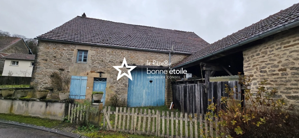 Maison en pierre à rénover à Noidant-le-Rocheux proche de Langres avec dépendances