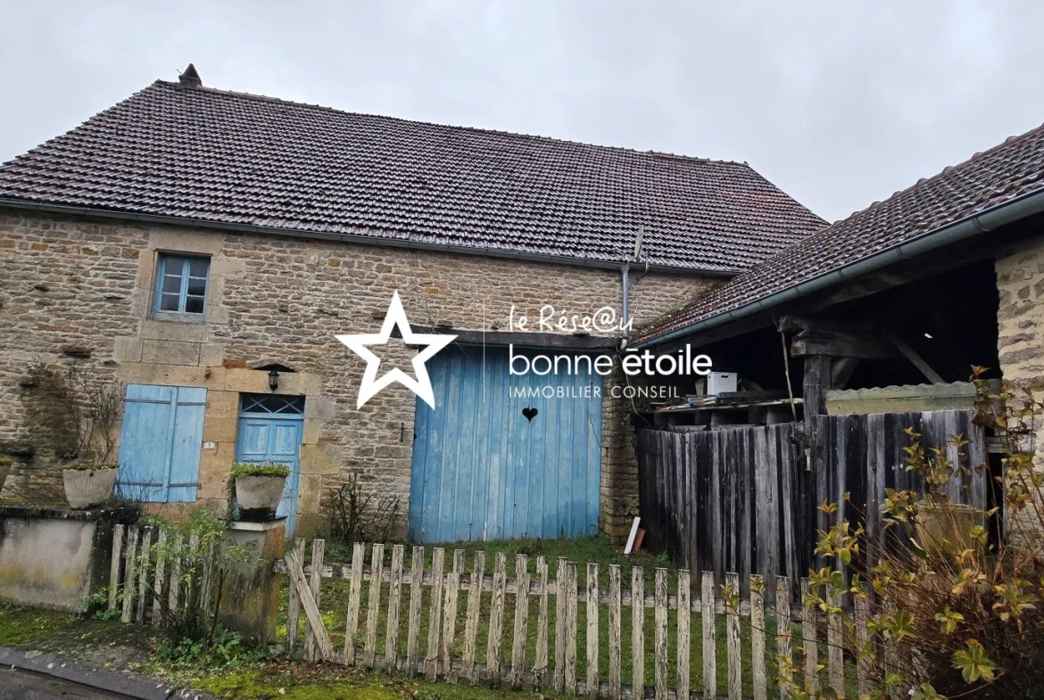 Maison en pierre à rénover à Noidant-le-Rocheux proche de Langres avec dépendances 