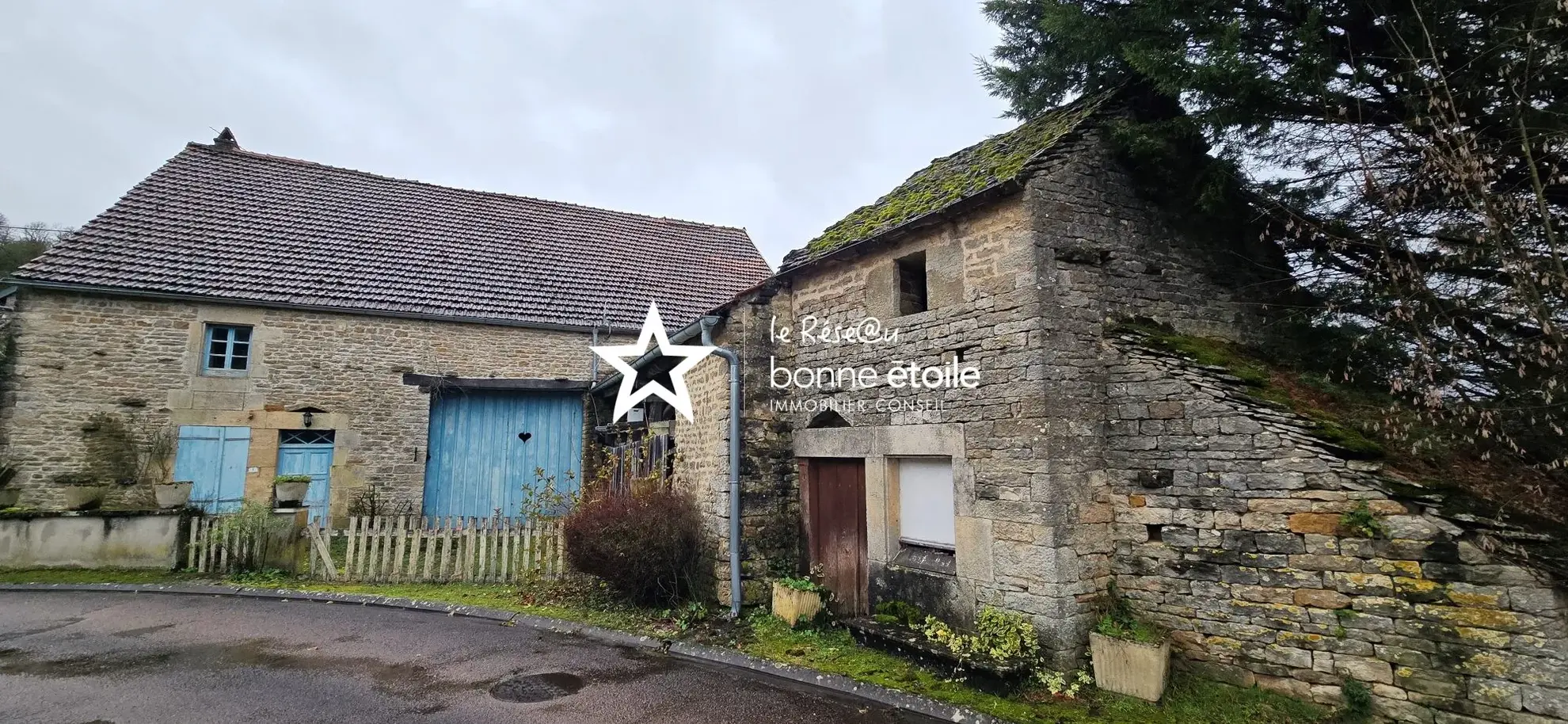 Maison en pierre à rénover à Noidant-le-Rocheux proche de Langres avec dépendances 