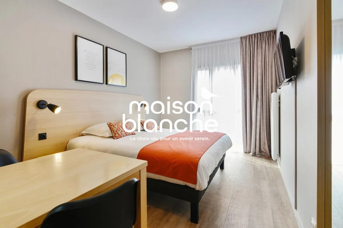 Investissement LMNP à Blois : Studio sous bail commercial avec rendement sécurisé 