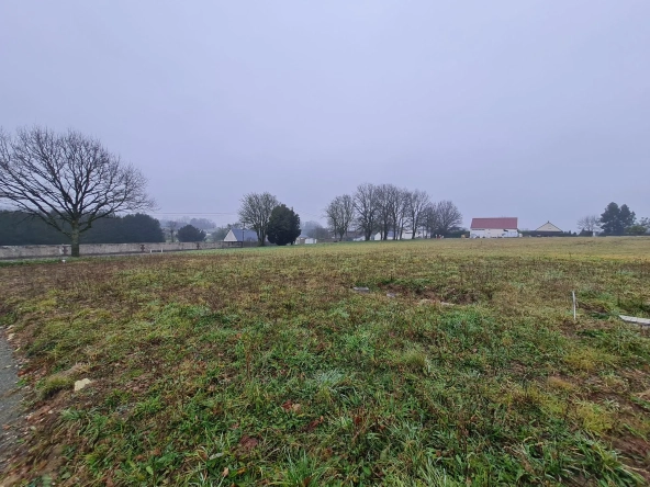 Terrain professionnel de 1434 m² à Sonzay — Zone artisanale prête à construire