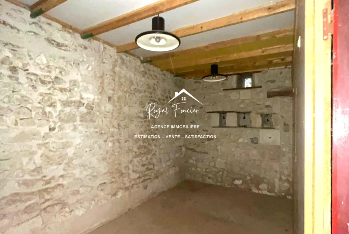 1re Grange Maison de campagne authentique à Descartes avec jardin et potentiel de rénovation 