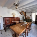 Séjour Maison de campagne authentique à Descartes avec jardin et potentiel de rénovation