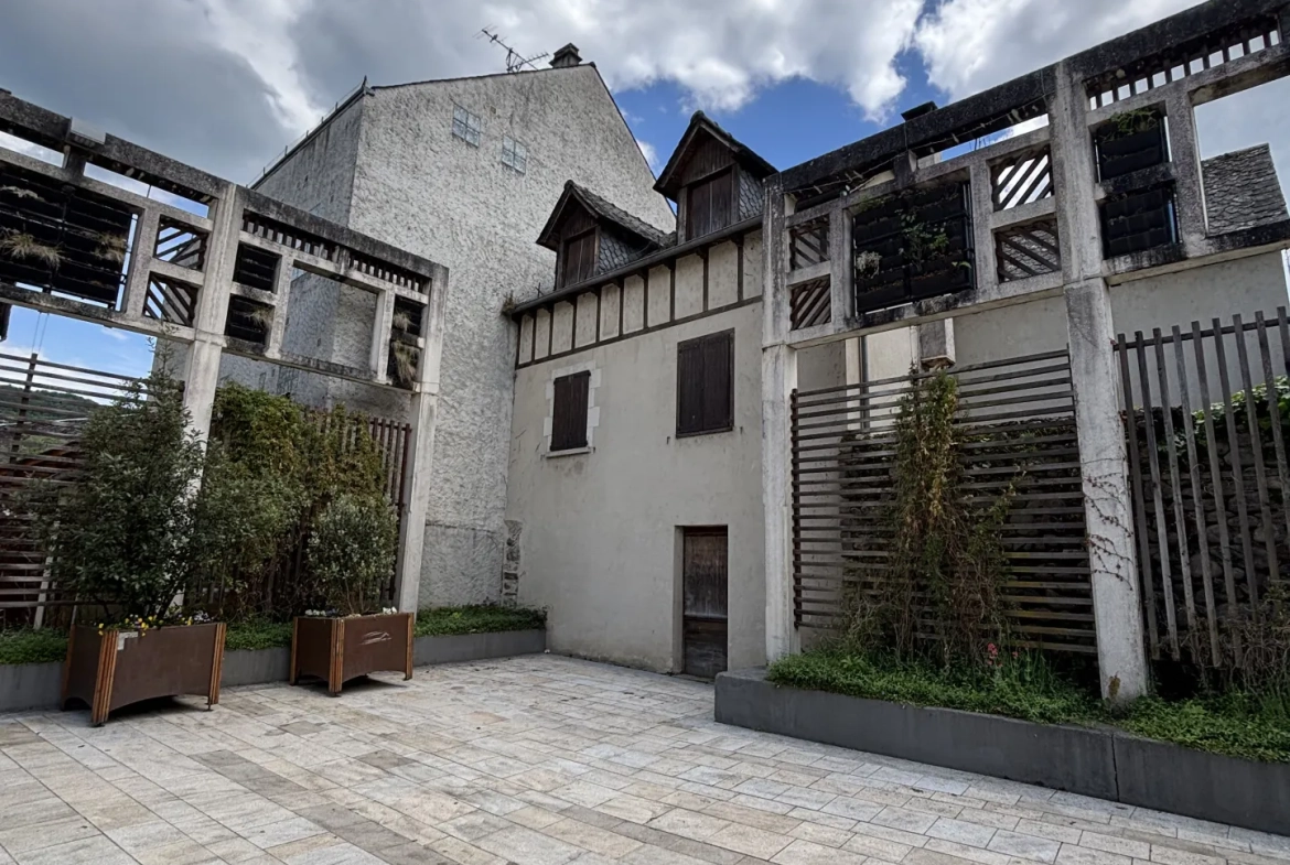 Maison de ville à vendre avec garage à Argentat-sur-Dordogne 
