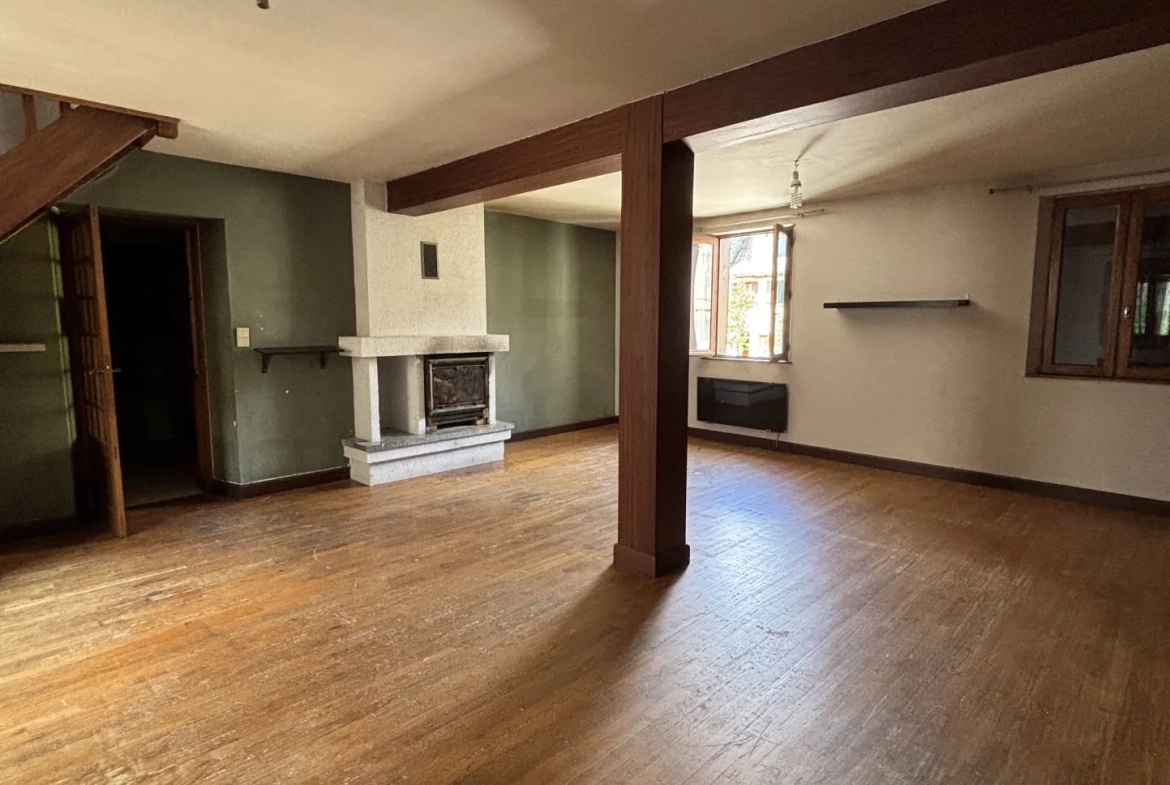 Maison de ville à vendre avec garage à Argentat-sur-Dordogne 