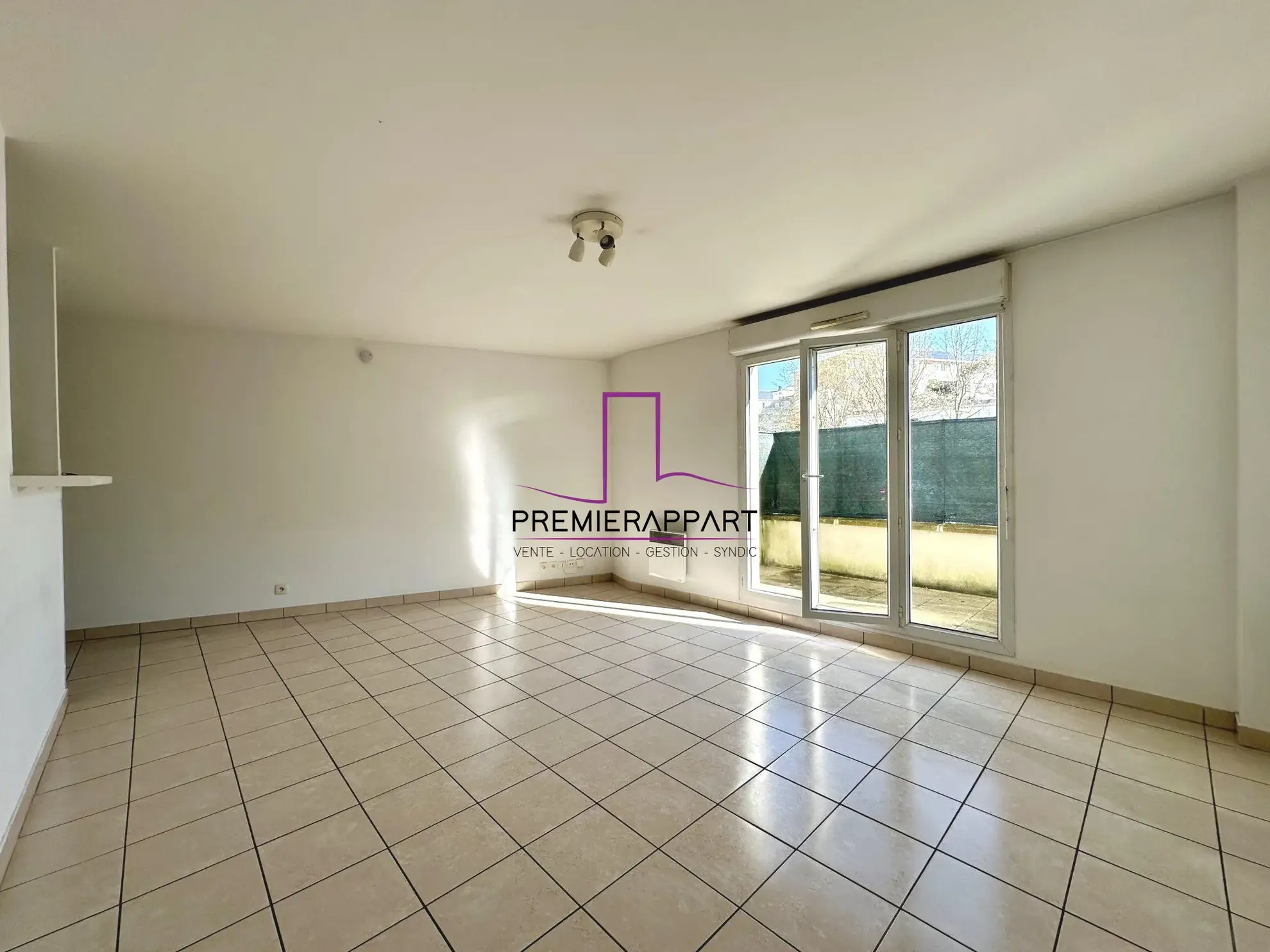 Studio de 36 m² avec terrasse à Poissy Quartier de Noailles 