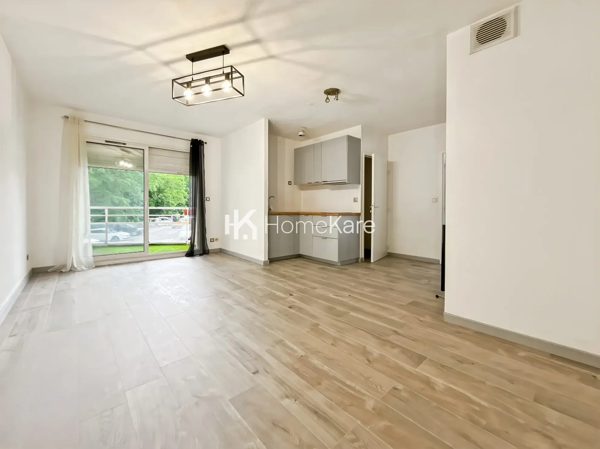 Appartement T2 à Rouffiac-Tolosan avec balcon, parking et proximité commerces 