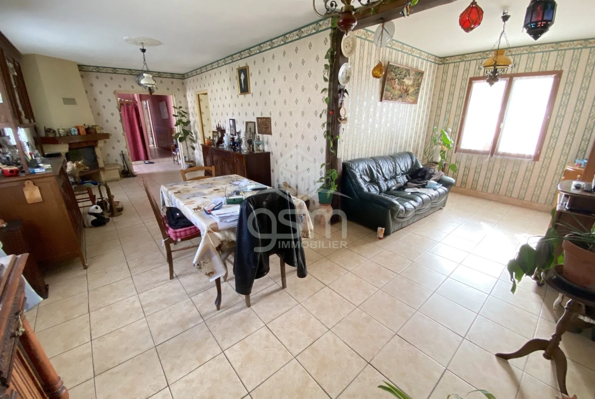 Achat corps de ferme avec dépendances à Pouzay, 2600 m² de terrain 