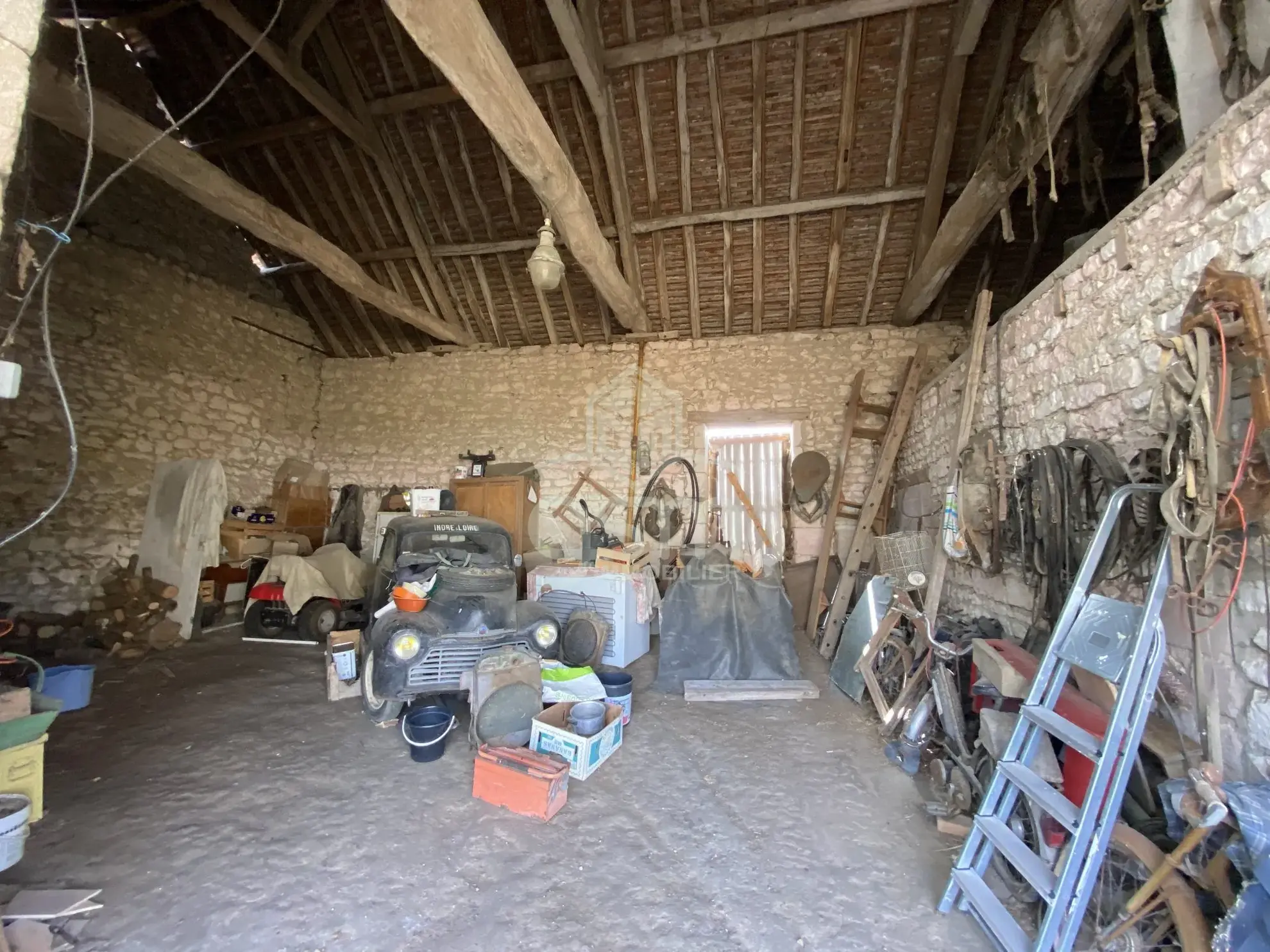 Achat corps de ferme avec dépendances à Pouzay, 2600 m² de terrain 