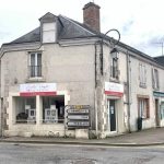 Immeuble de rapport à Sandillon avec local commercial et appartement loué