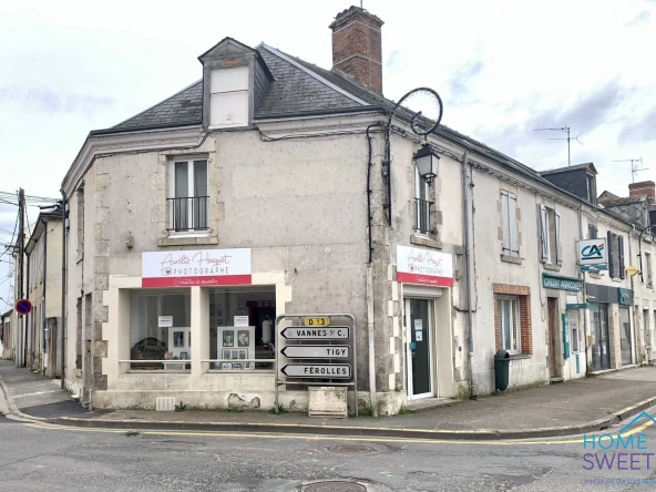 Immeuble de rapport à Sandillon avec local commercial et appartement loué