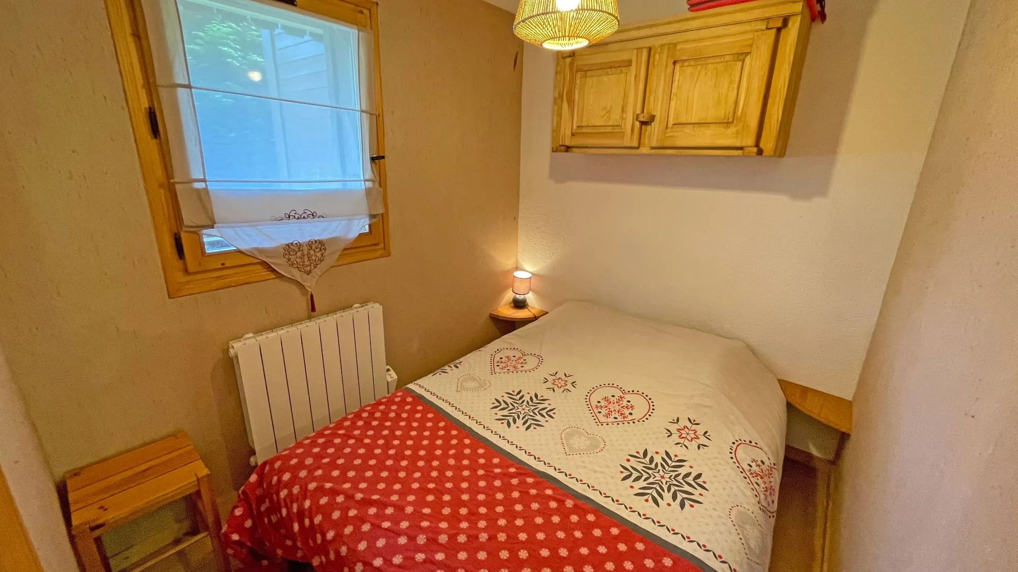 Appartement 2 pièces à vendre à Morillon, proximité du centre, avec jardin et cave 