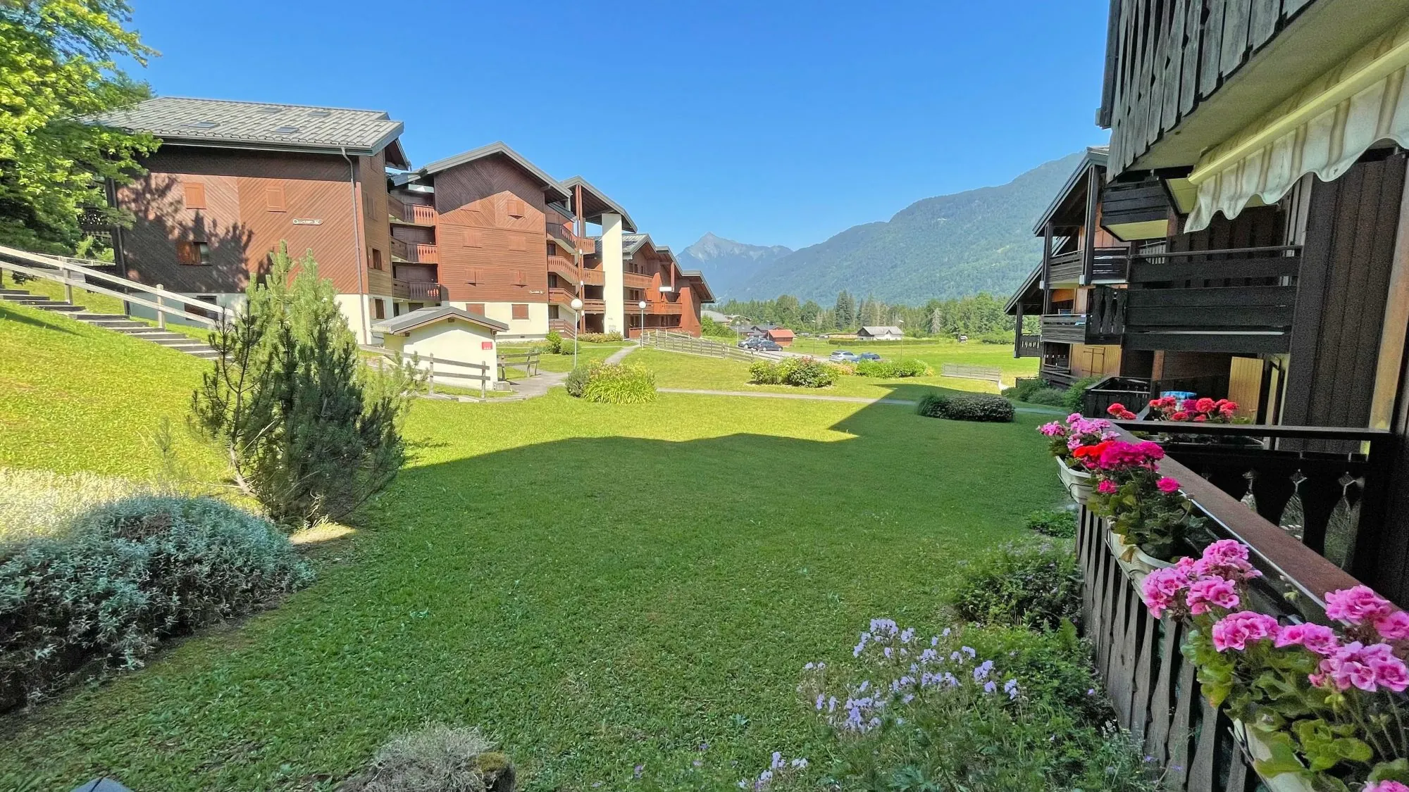 Appartement 2 pièces à vendre à Morillon, proximité du centre, avec jardin et cave 