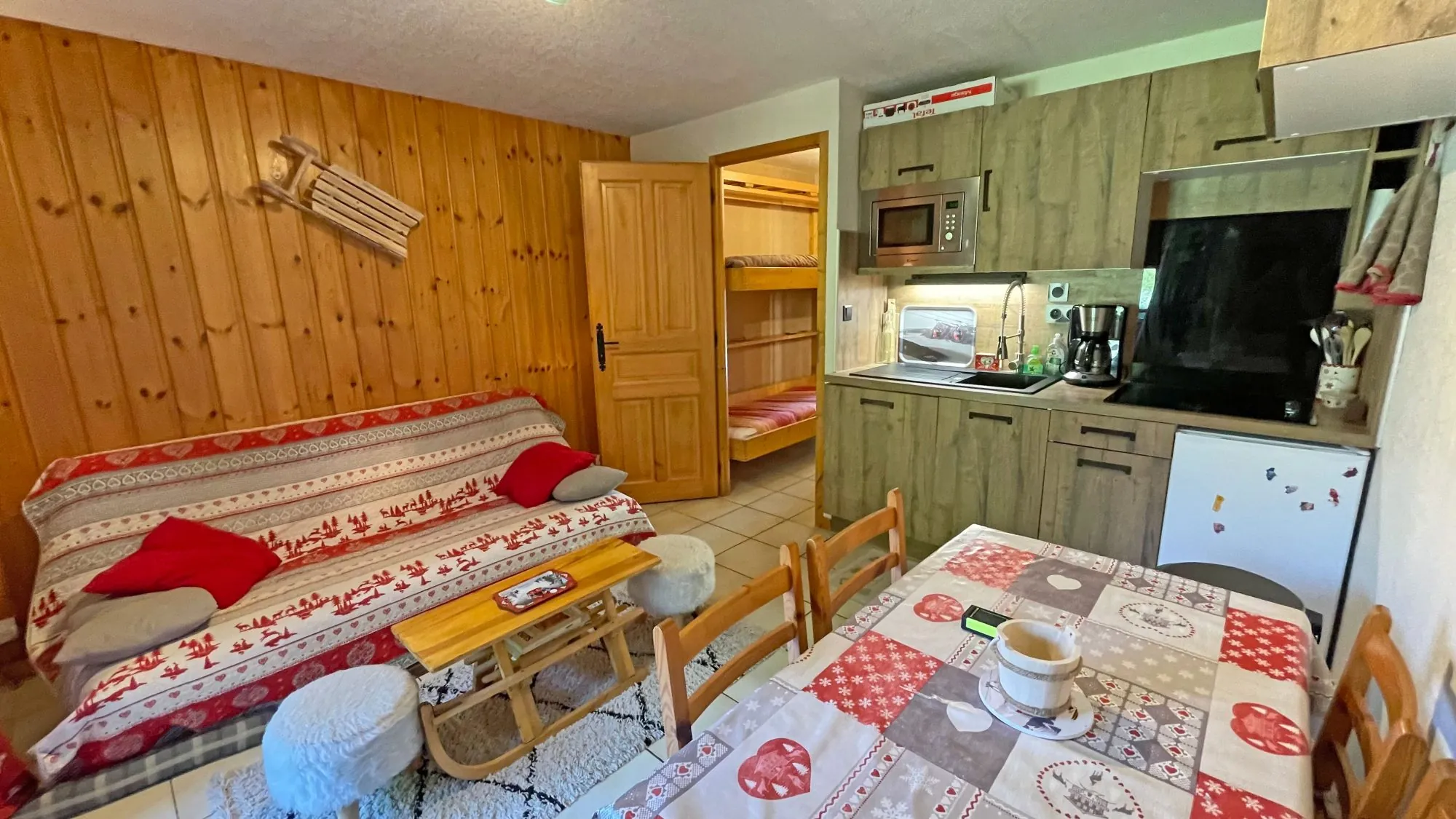 Appartement 2 pièces à vendre à Morillon, proximité du centre, avec jardin et cave 