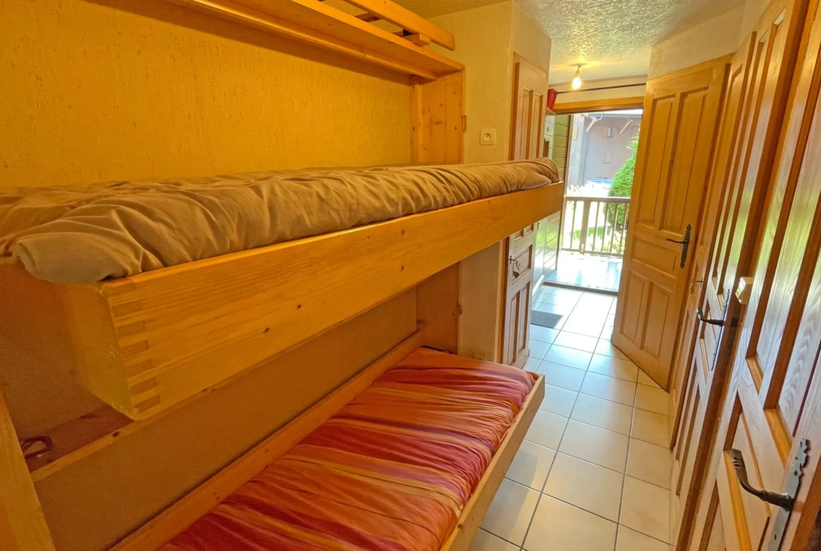 Appartement 2 pièces à vendre à Morillon, proximité du centre, avec jardin et cave 