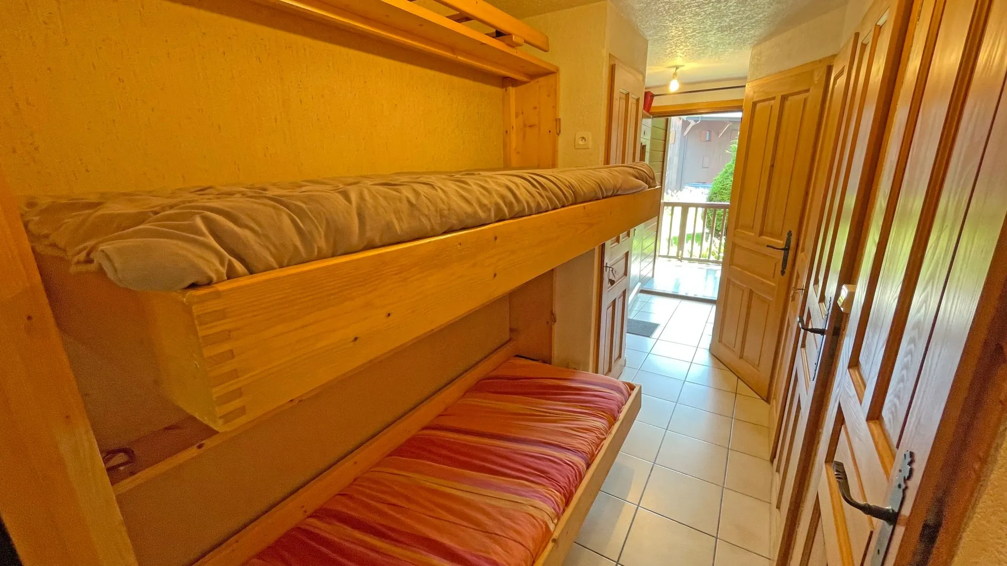 Appartement 2 pièces à vendre à Morillon, proximité du centre, avec jardin et cave 
