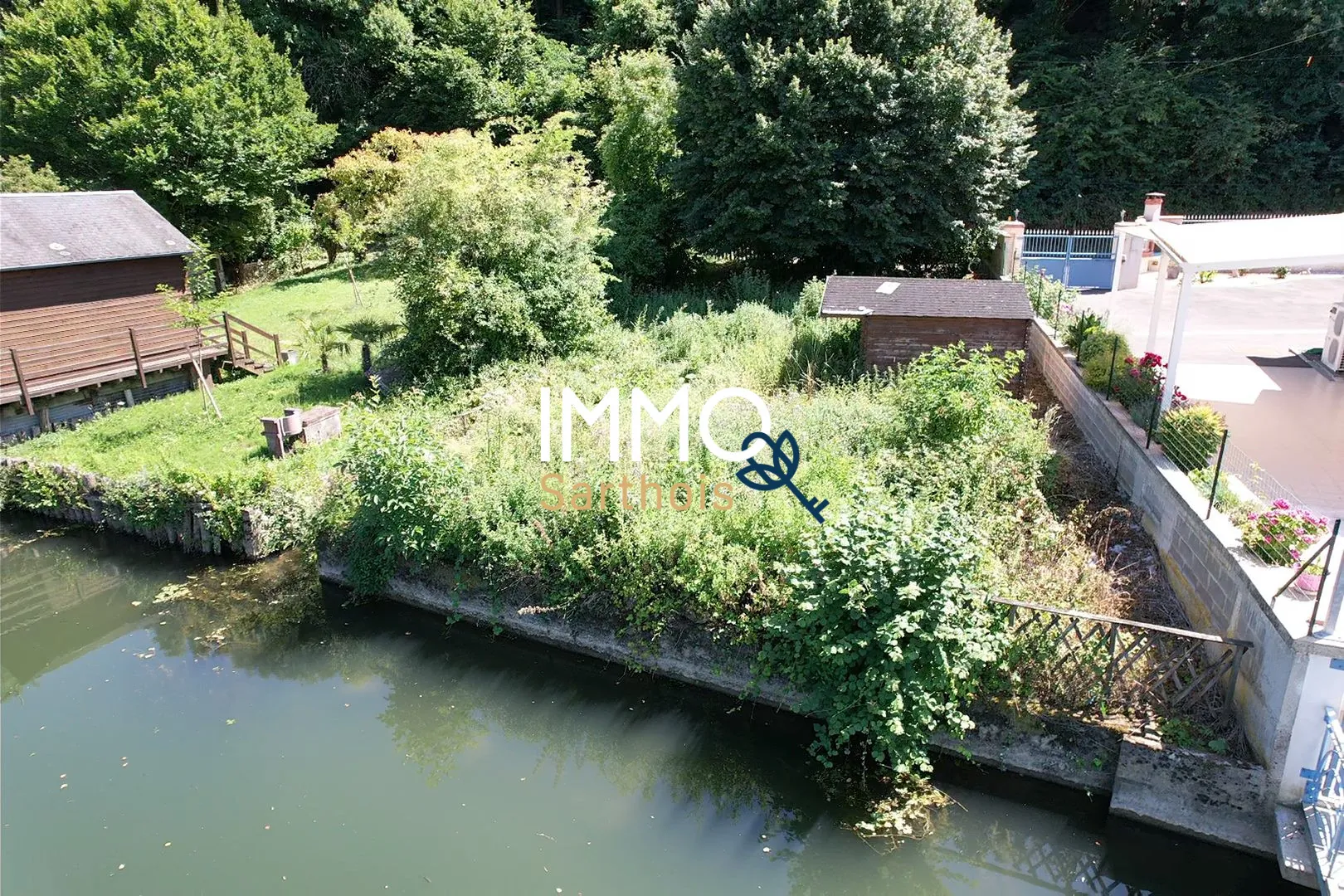 Terrain de loisir de 365 m² en bordure du Loir à La Chartre-sur-le-Loir 