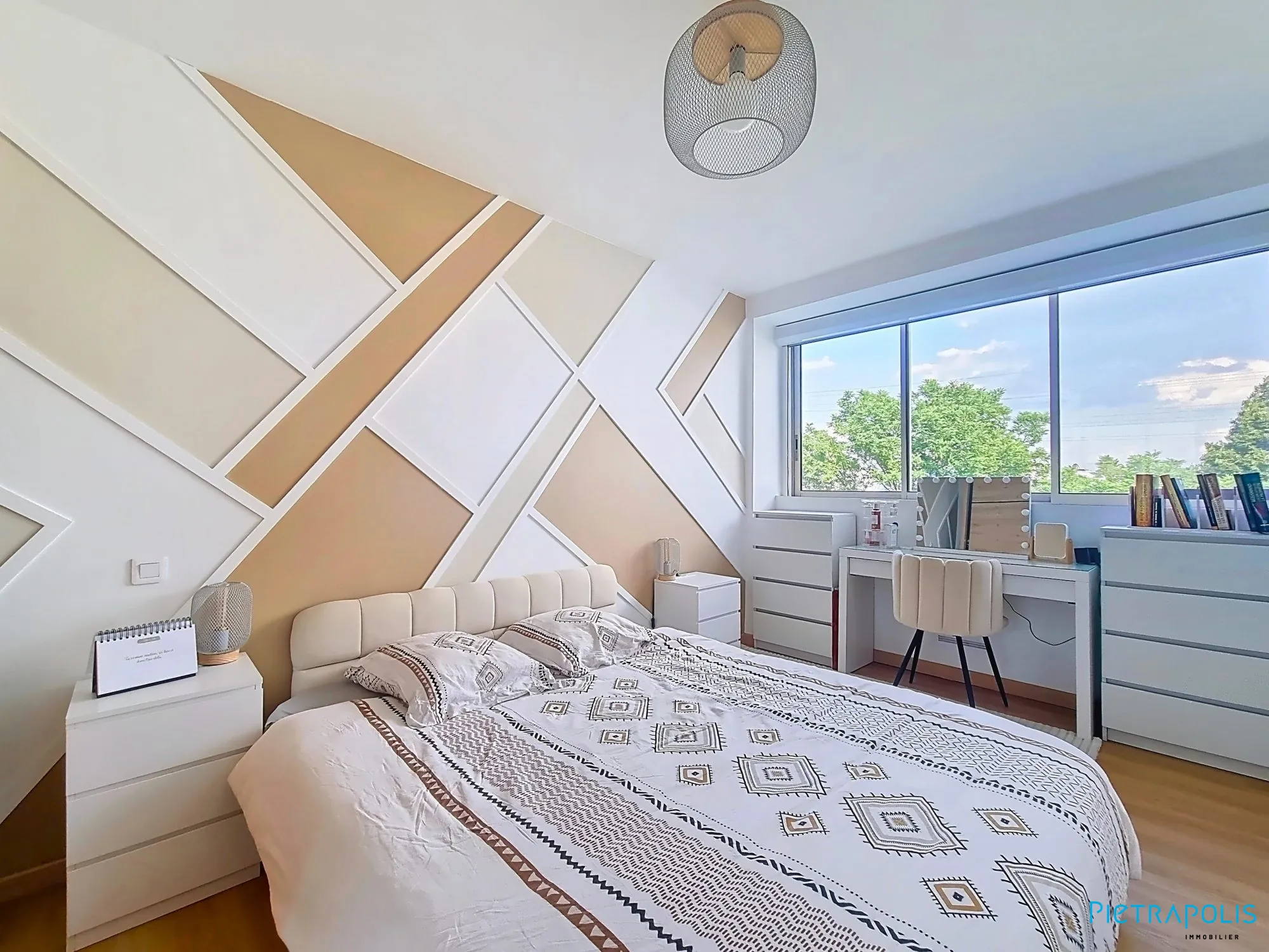 Appartement rénové 1 chambre à Saint-Priest avec cave et parking, lumineux et sécurisé 