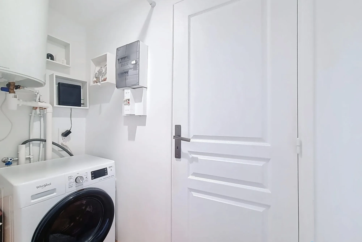 Appartement rénové 1 chambre à Saint-Priest avec cave et parking, lumineux et sécurisé 