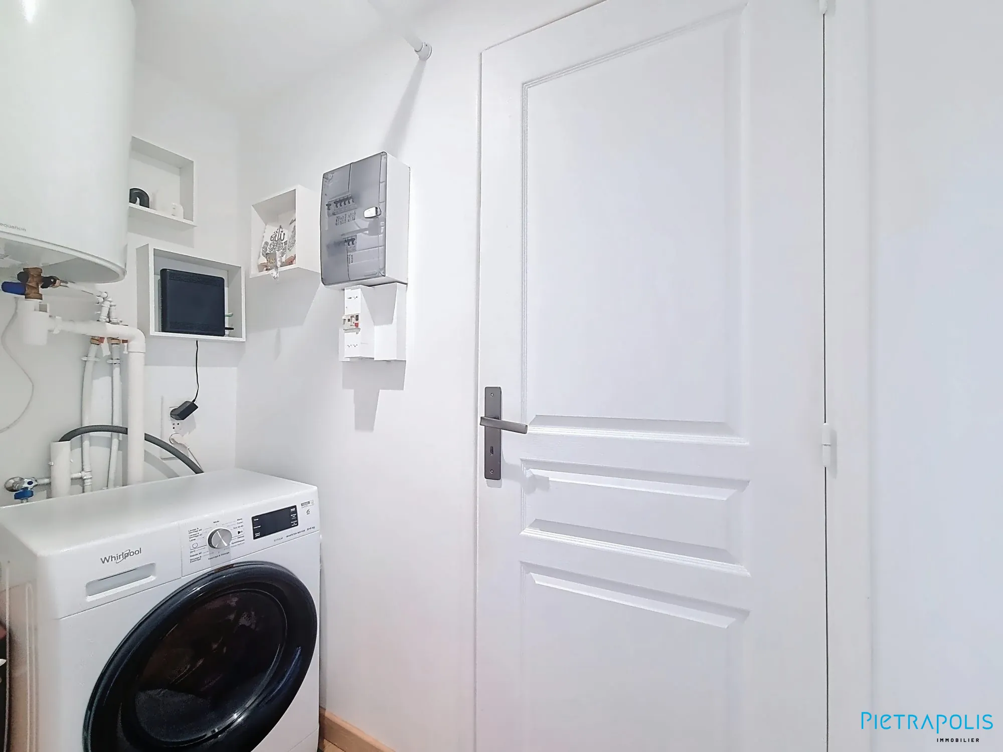 Appartement rénové 1 chambre à Saint-Priest avec cave et parking, lumineux et sécurisé 