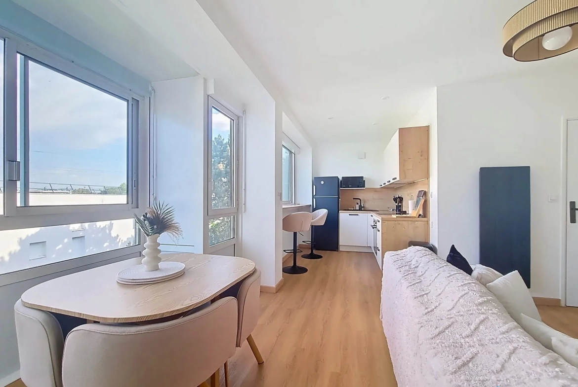 Appartement rénové 1 chambre à Saint-Priest avec cave et parking, lumineux et sécurisé 