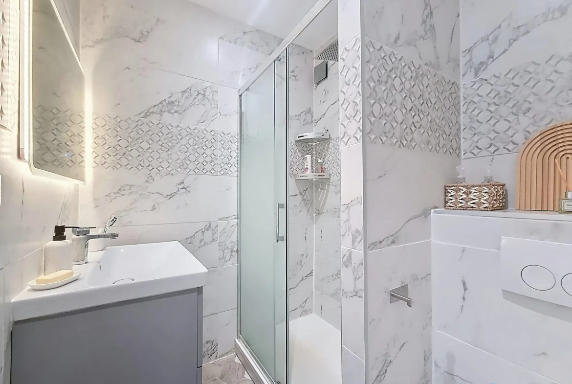 Appartement rénové 1 chambre à Saint-Priest avec cave et parking, lumineux et sécurisé 