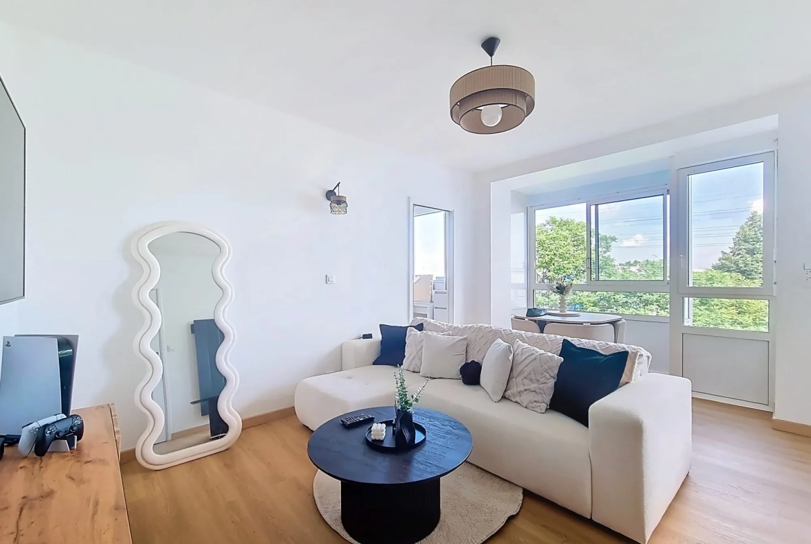 Appartement rénové 1 chambre à Saint-Priest avec cave et parking, lumineux et sécurisé 