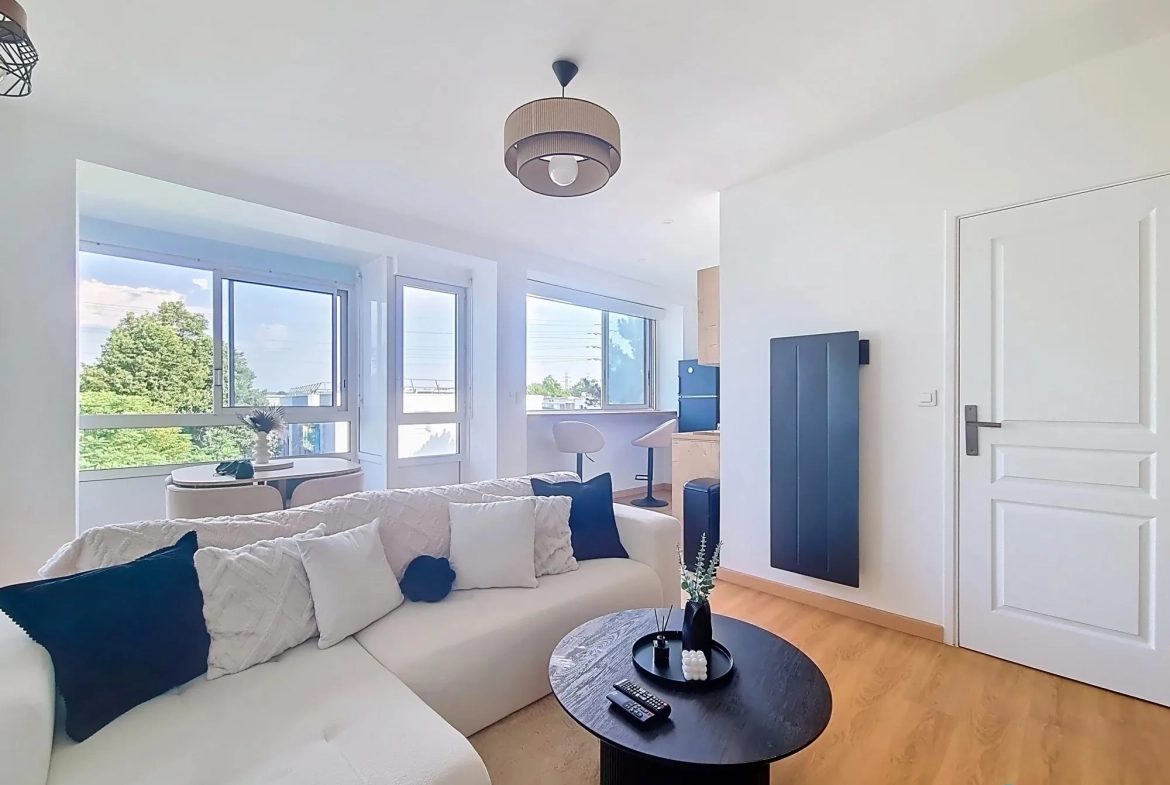 Appartement rénové 1 chambre à Saint-Priest avec cave et parking, lumineux et sécurisé 