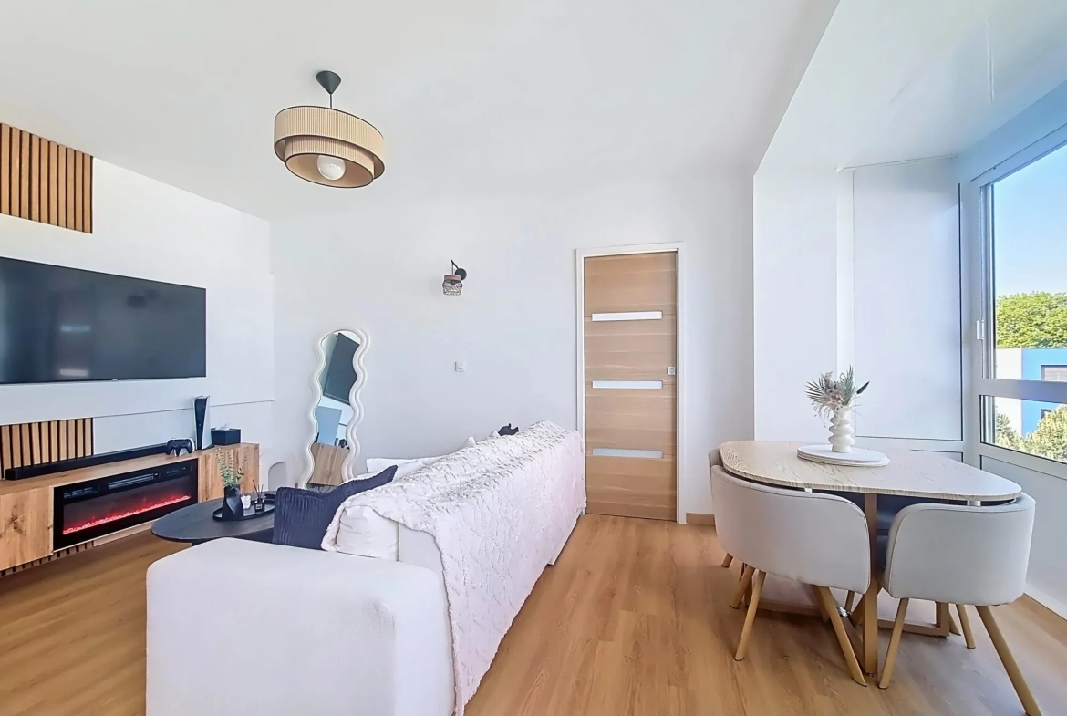 Appartement rénové 1 chambre à Saint-Priest avec cave et parking, lumineux et sécurisé 
