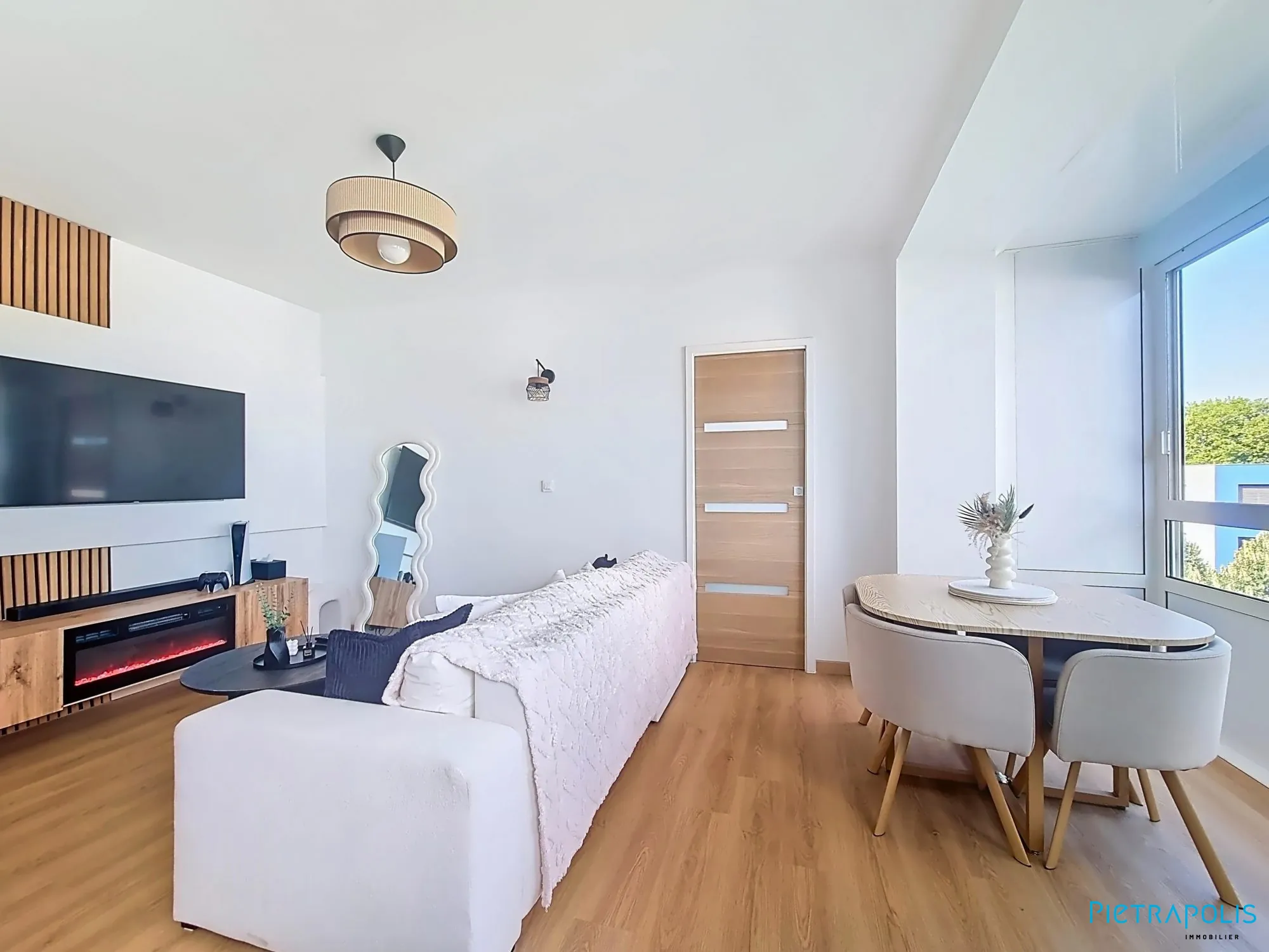 Appartement rénové 1 chambre à Saint-Priest avec cave et parking, lumineux et sécurisé 