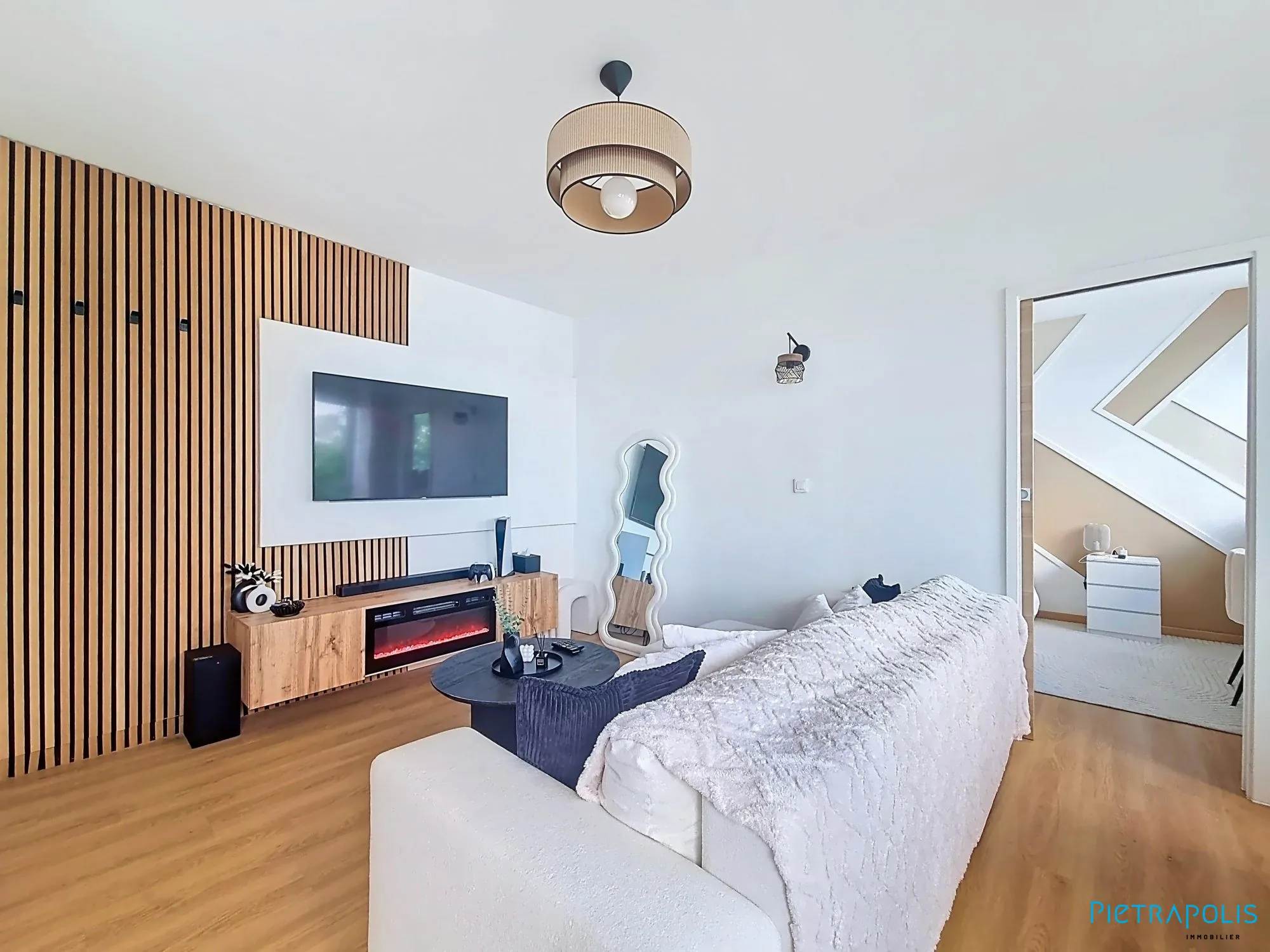 Appartement rénové 1 chambre à Saint-Priest avec cave et parking, lumineux et sécurisé 