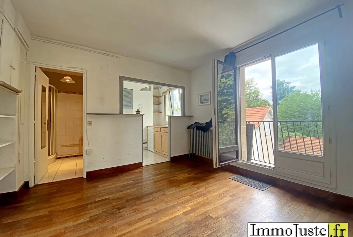 Studio de 22,46 m² avec balcon à Saint-Cloud proche commodités 