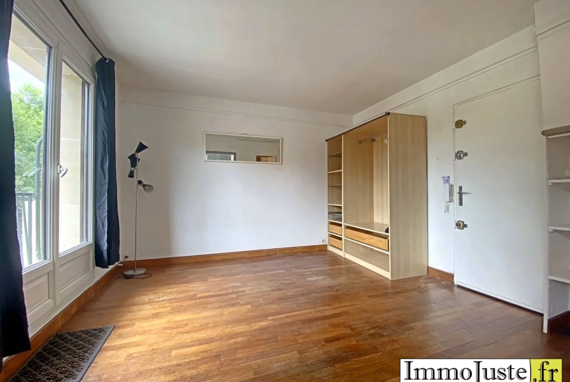 Studio de 22,46 m² avec balcon à Saint-Cloud proche commodités 