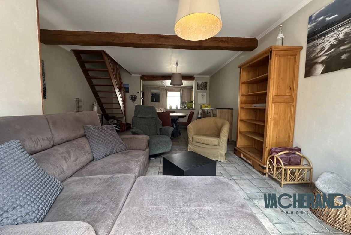 Maison à vendre à Halluin de 81 m² avec cour et 2 chambres, proche commodités 