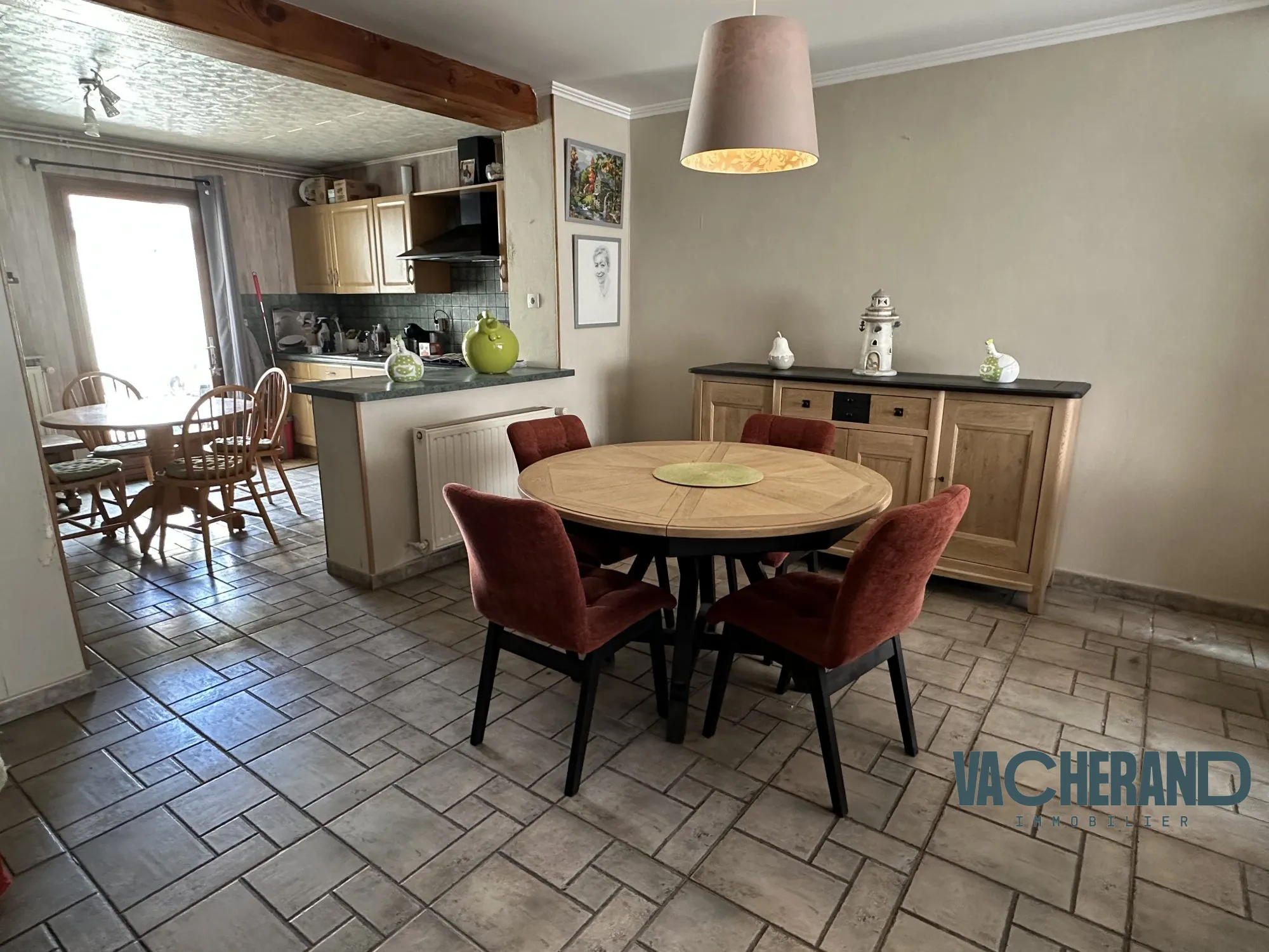 Maison à vendre à Halluin de 81 m² avec cour et 2 chambres, proche commodités 