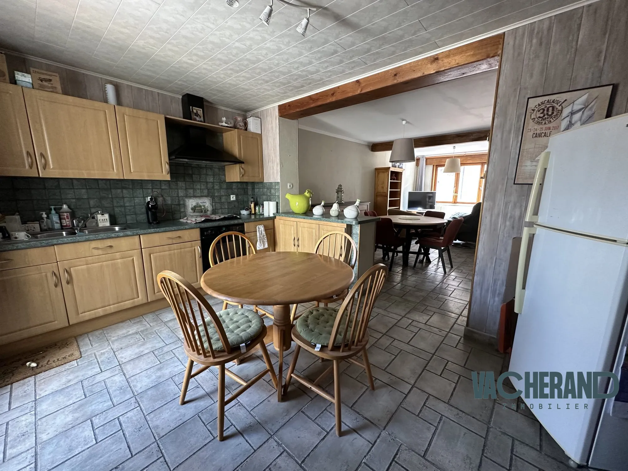 Maison à vendre à Halluin de 81 m² avec cour et 2 chambres, proche commodités 