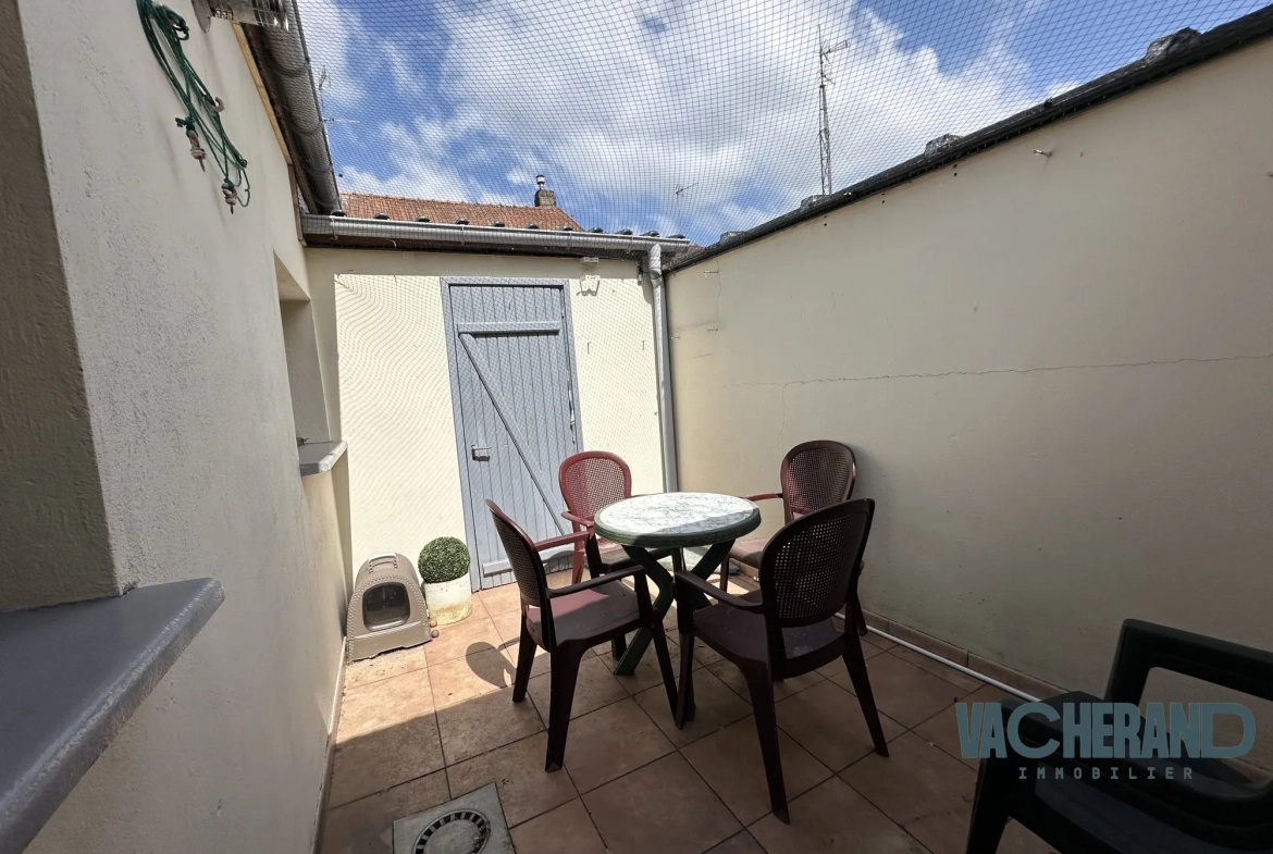 Maison à vendre à Halluin de 81 m² avec cour et 2 chambres, proche commodités 