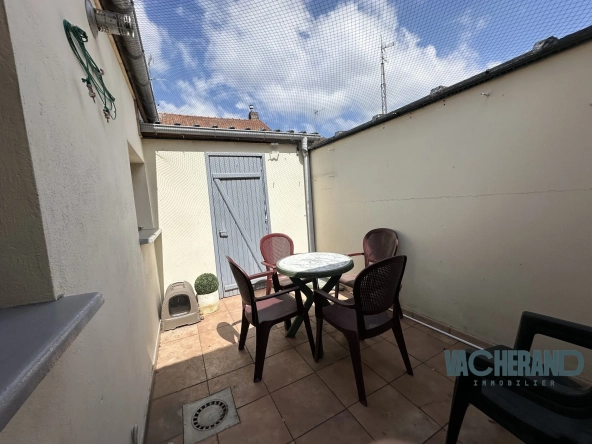 Maison à vendre à Halluin de 81 m² avec cour et 2 chambres, proche commodités
