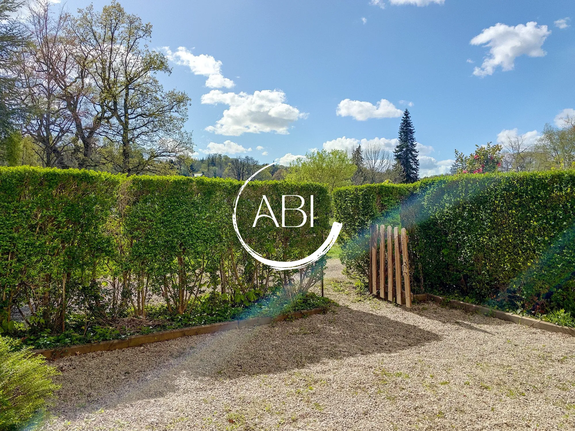 Appartement à vendre à Bagnoles de l'Orne avec jardin privé et stationnement 