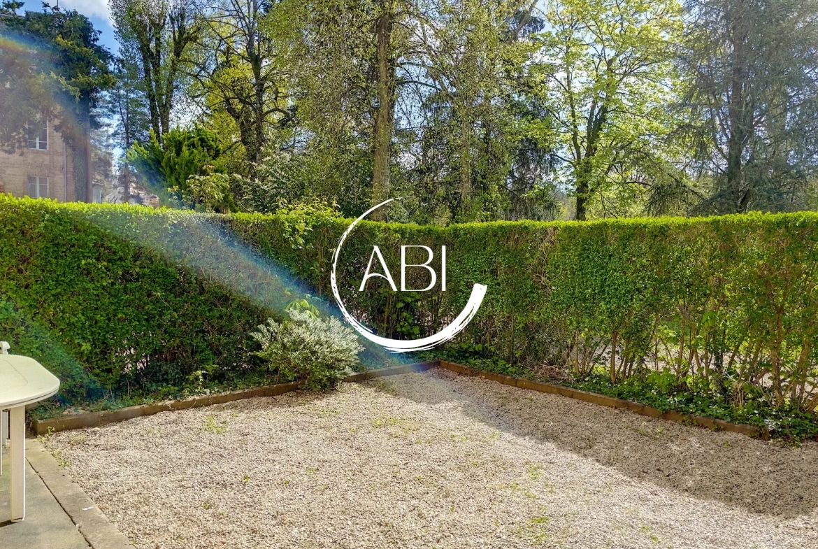Appartement à vendre à Bagnoles de l'Orne avec jardin privé et stationnement 