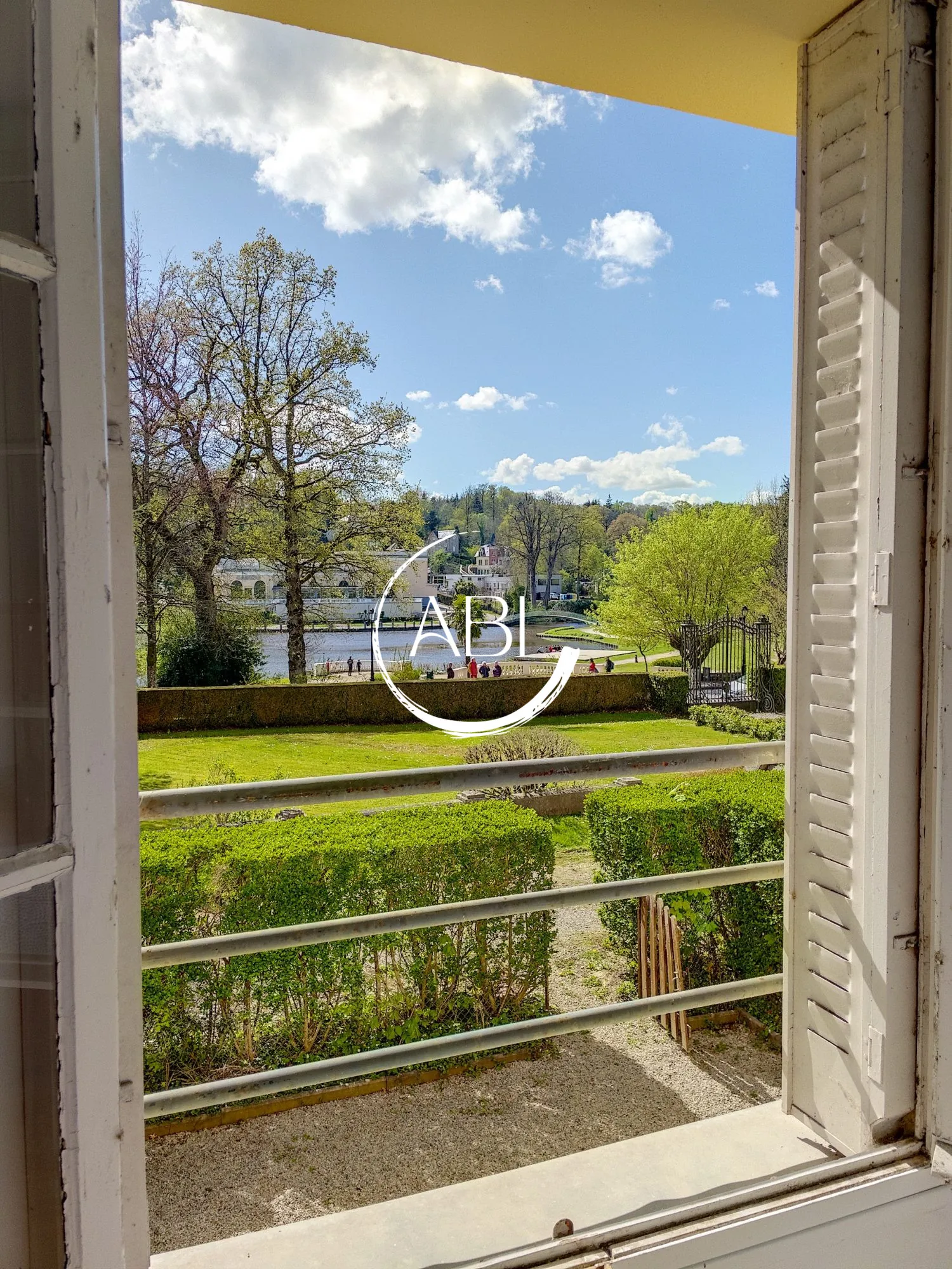 Appartement à vendre à Bagnoles de l'Orne avec jardin privé et stationnement 