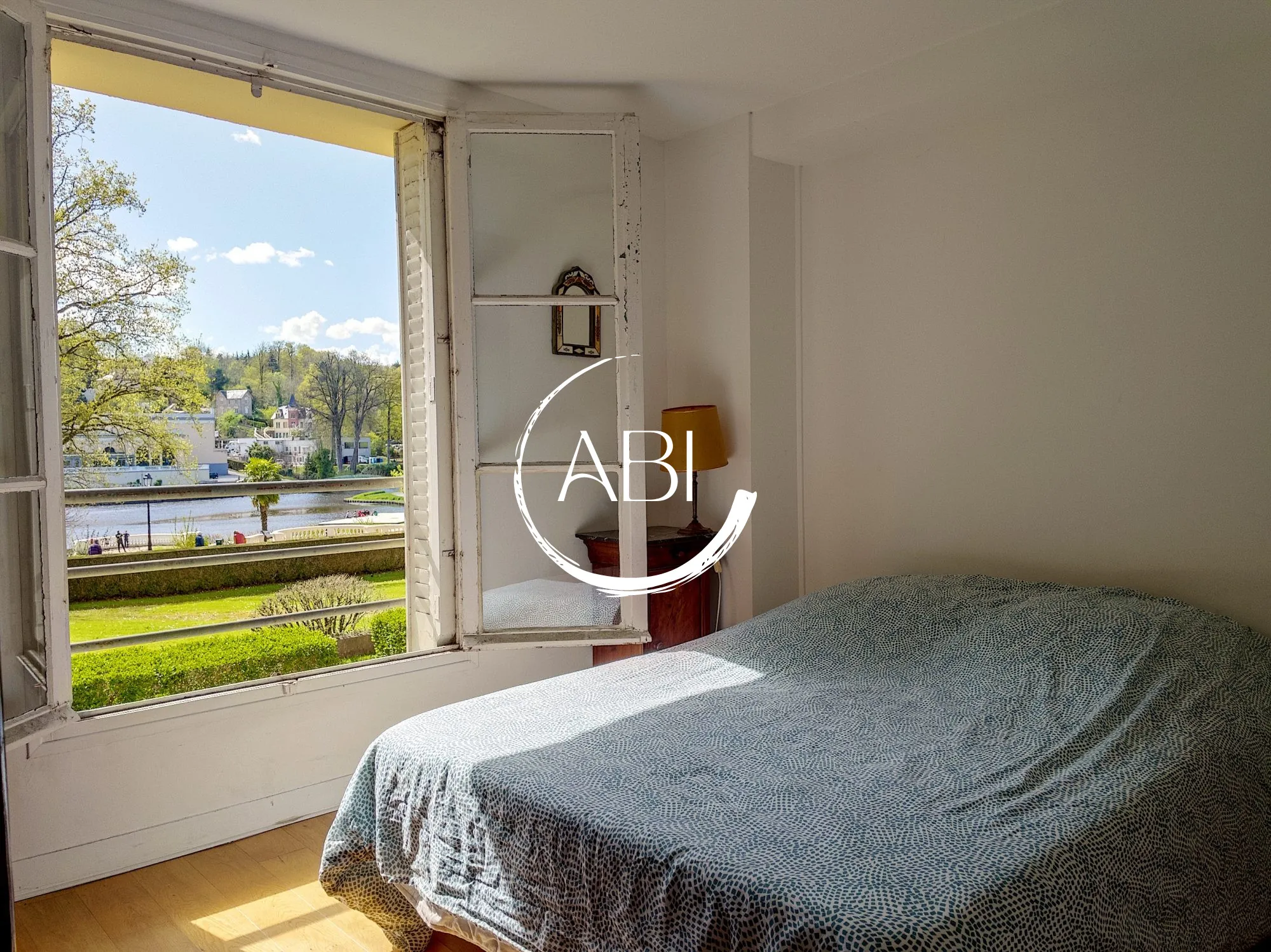 Appartement à vendre à Bagnoles de l'Orne avec jardin privé et stationnement 