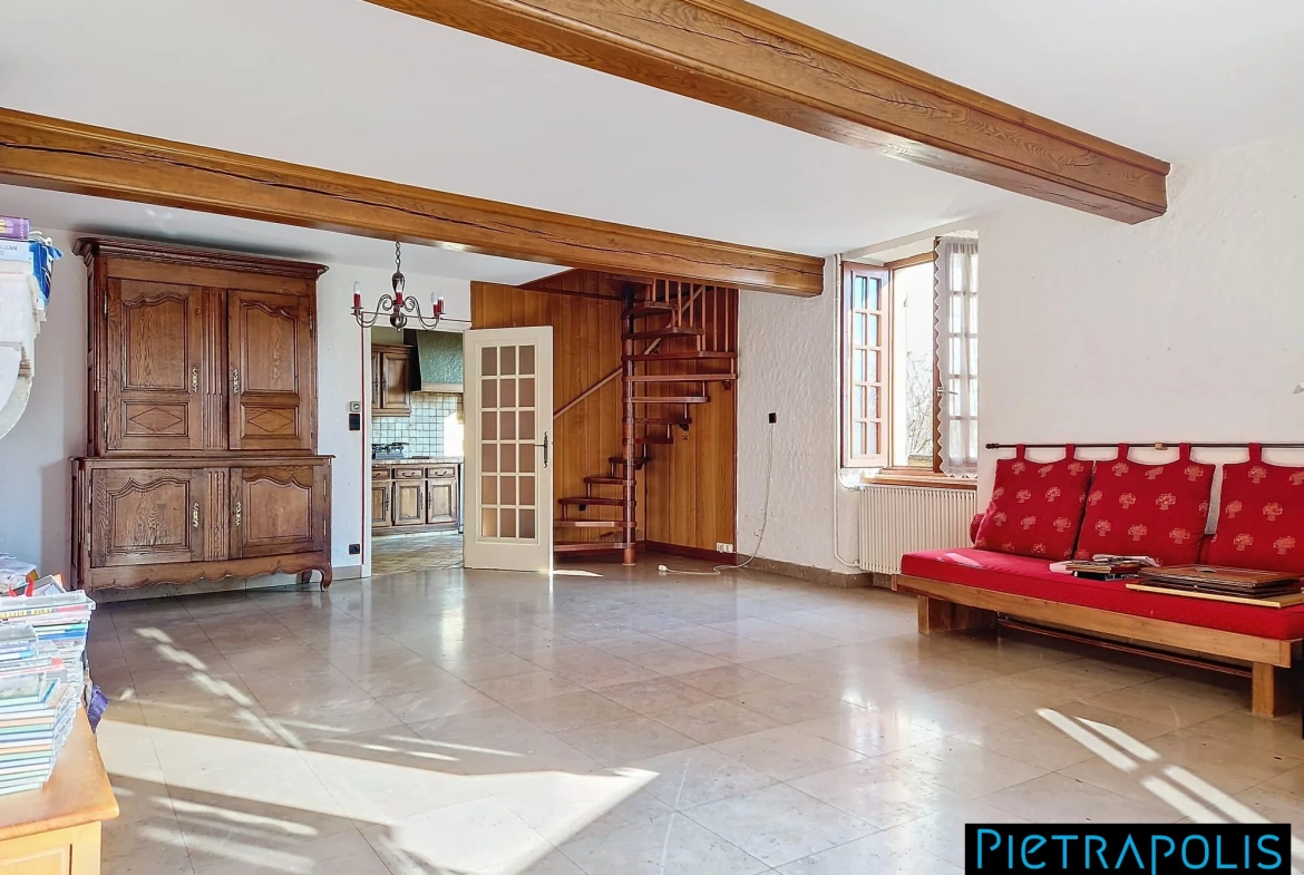 Maison de village 3 chambres avec jardin à Gibles 